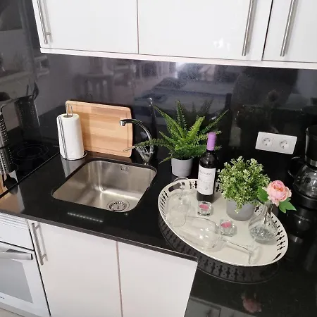 Studio No 2 Just 100 To And Sea, Large Terrace, Heated Pool, Wifi, Aircondition For A Fee * Playa de las Americas (Tenerife)