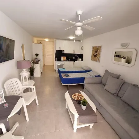 Studio No 2 Just 100 To And Sea, Large Terrace, Heated Pool, Wifi, Aircondition For A Fee Playa de las Americas (Tenerife)