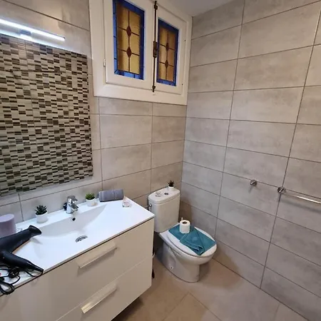 Studio No 2 Just 100 To And Sea, Large Terrace, Heated Pool, Wifi, Aircondition For A Fee Apartment *
