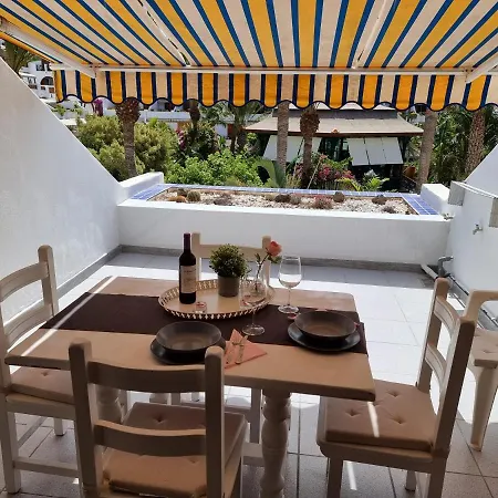 Studio No 2 Just 100 To And Sea, Large Terrace, Heated Pool, Wifi, Aircondition For A Fee Playa de las Americas (Tenerife)